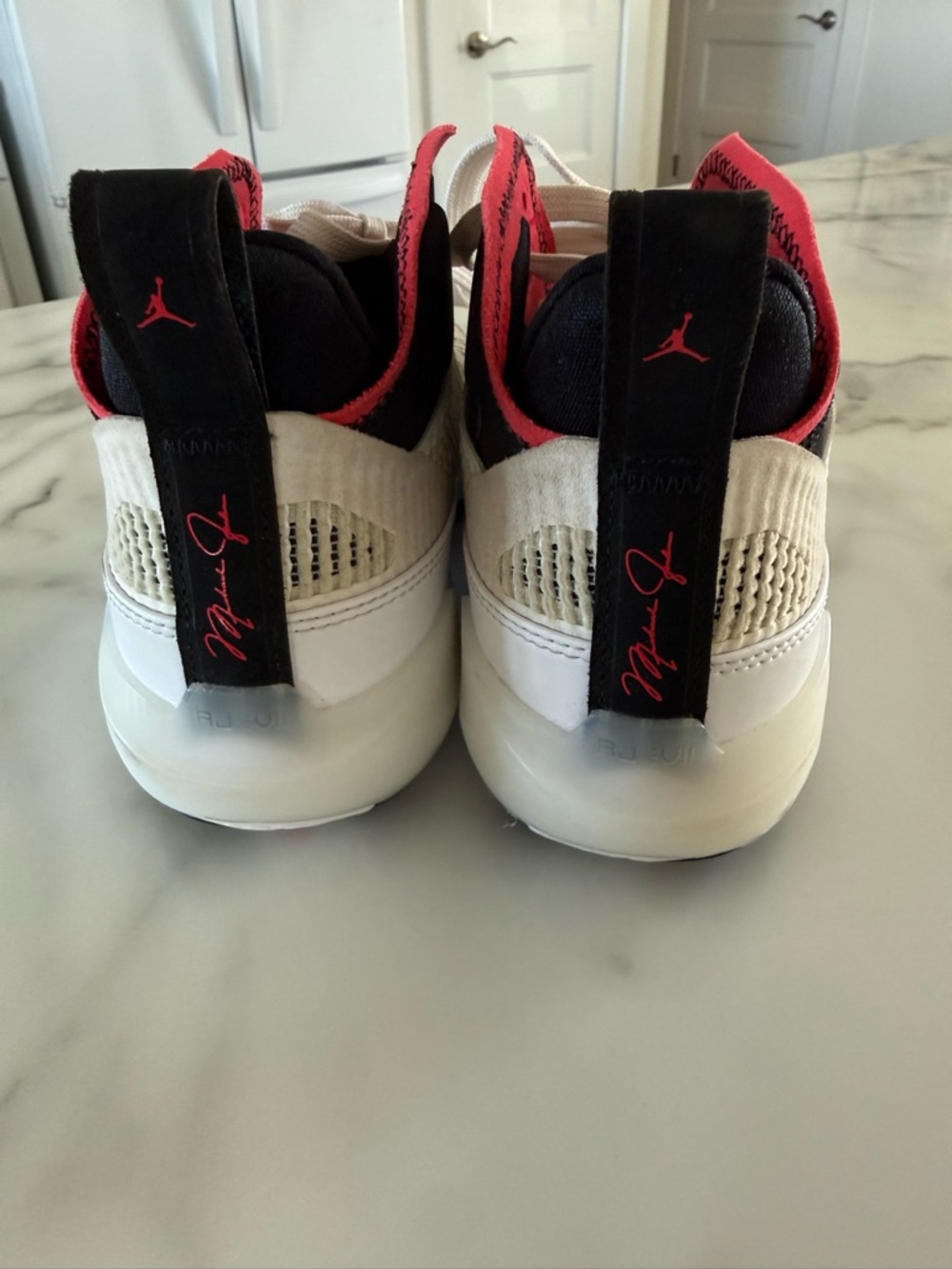 Jordan Air Jordan 37 GS White / Red / Black - Picture 5 of 6